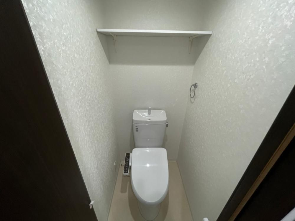 【トイレ】　温水洗浄便座付トイレ